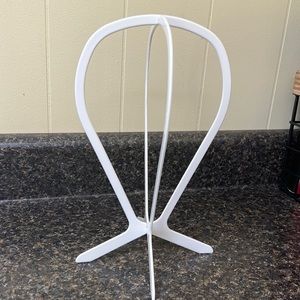 Wig stand for storing or drying wigs